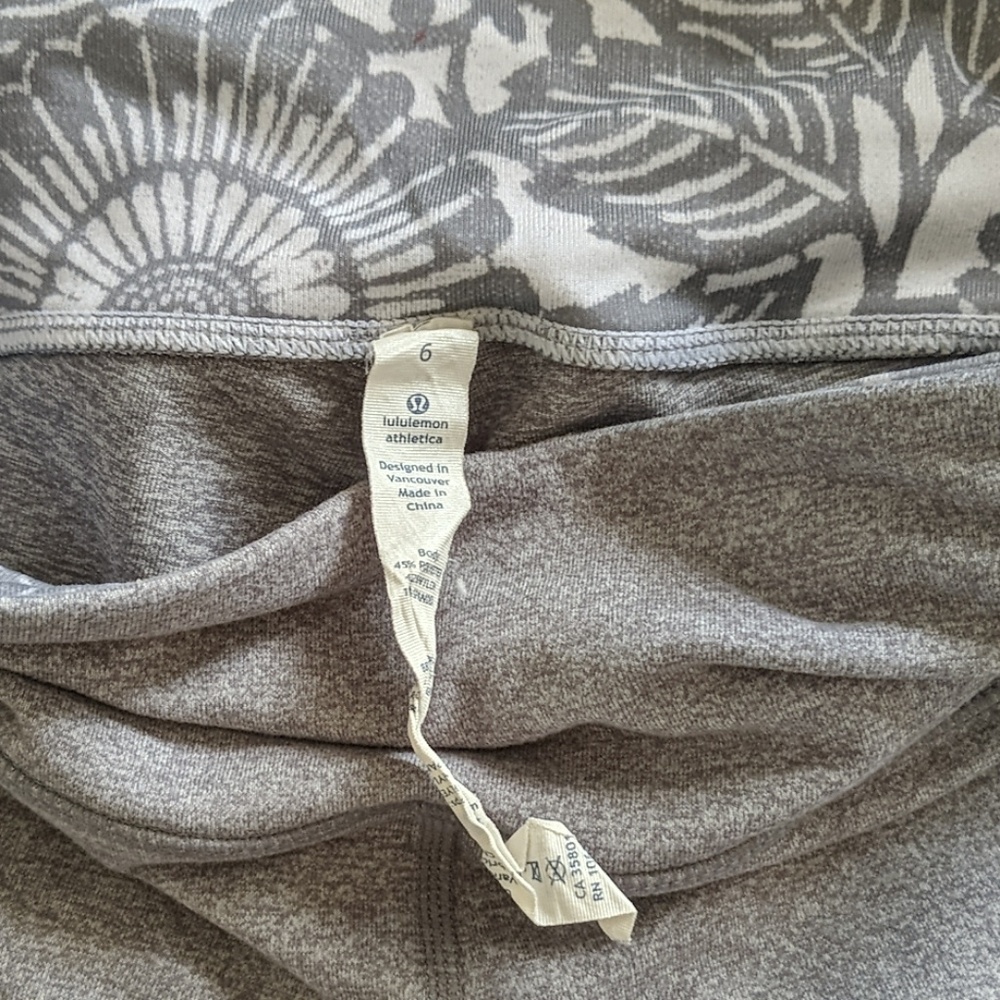 Lululemon Hold Me Close Crop Size 6 Silicone Grip - Picture 7 of 8
